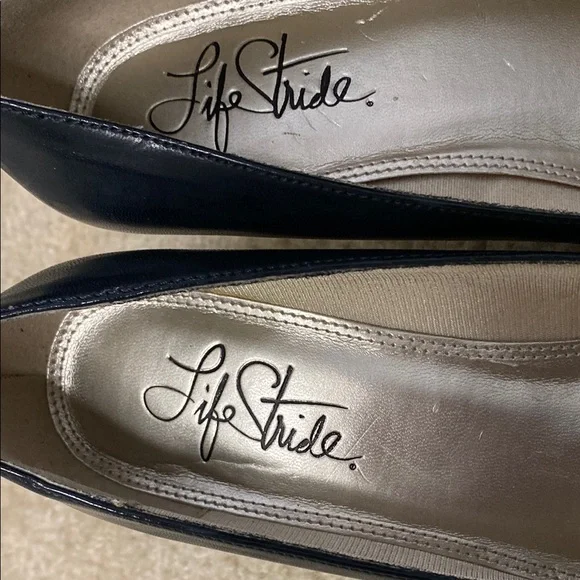 Life Stride Elegant Navy Heels - Picture 2 of 6